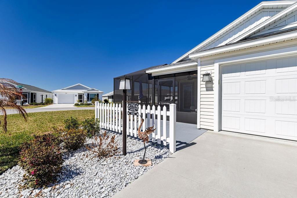 VILLAGES/SOUTHERN OAKS UN 216 - Residential