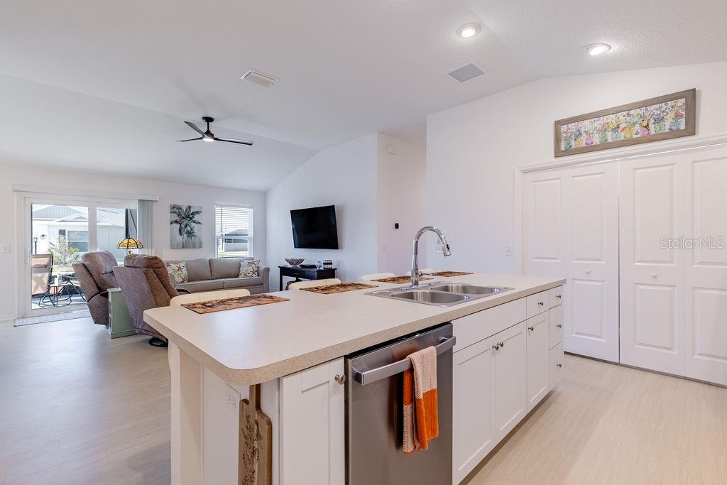 VILLAGES/SOUTHERN OAKS UN 216 - Residential