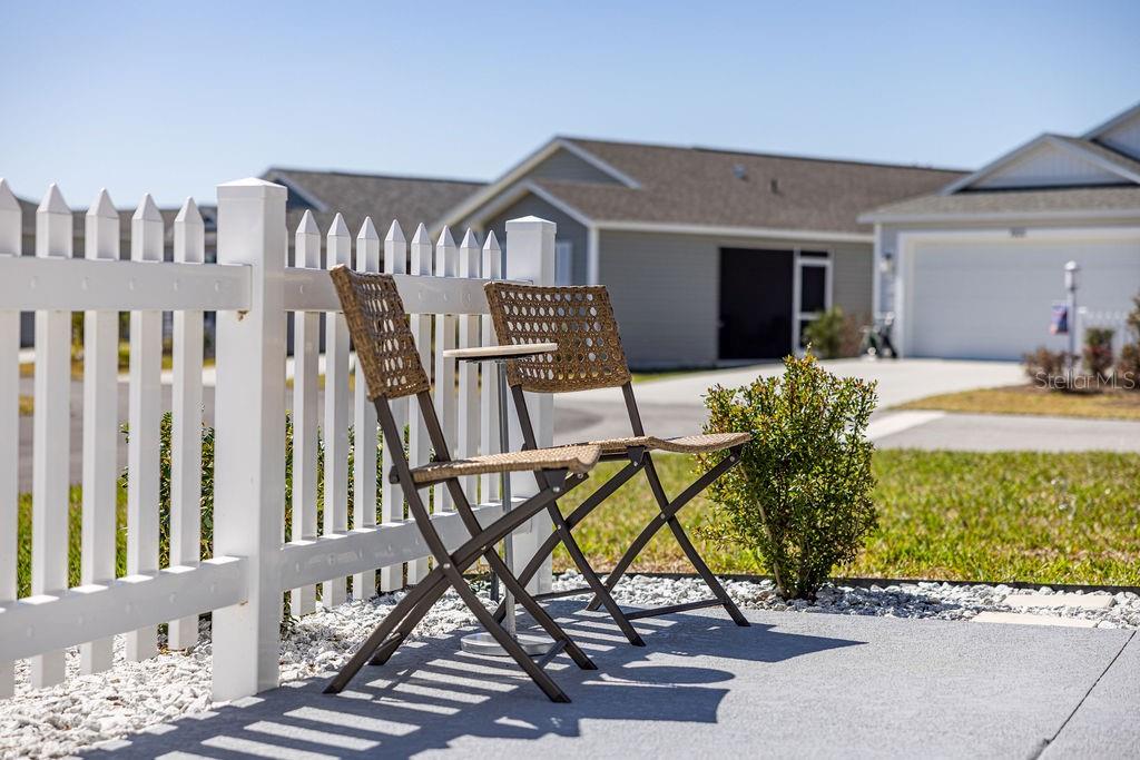 VILLAGES/SOUTHERN OAKS UN 216 - Residential