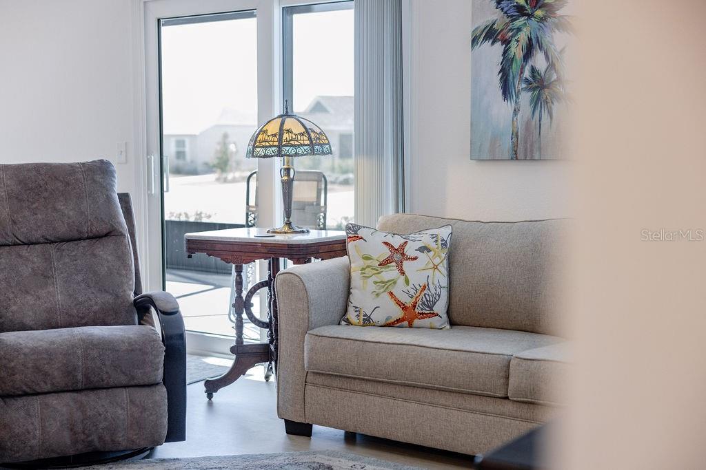 VILLAGES/SOUTHERN OAKS UN 216 - Residential