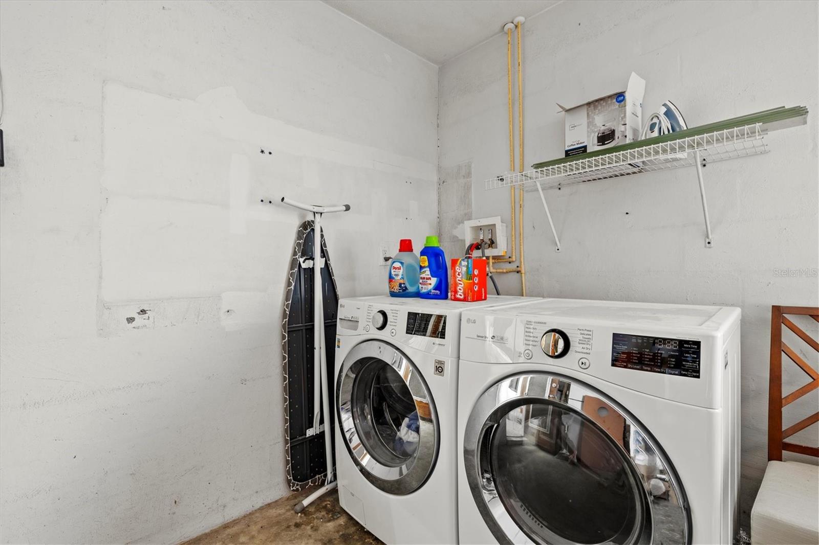 RINGLING PARK - Residential Lease