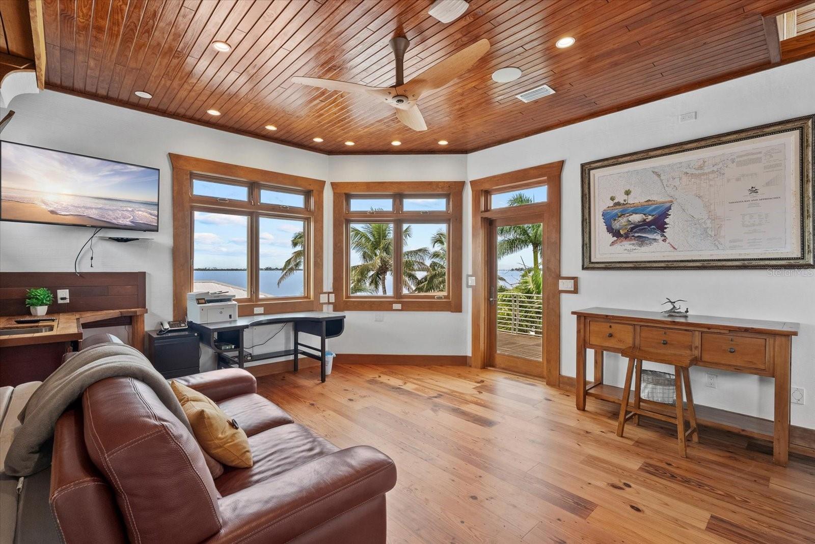 BAY BEACH - Residential