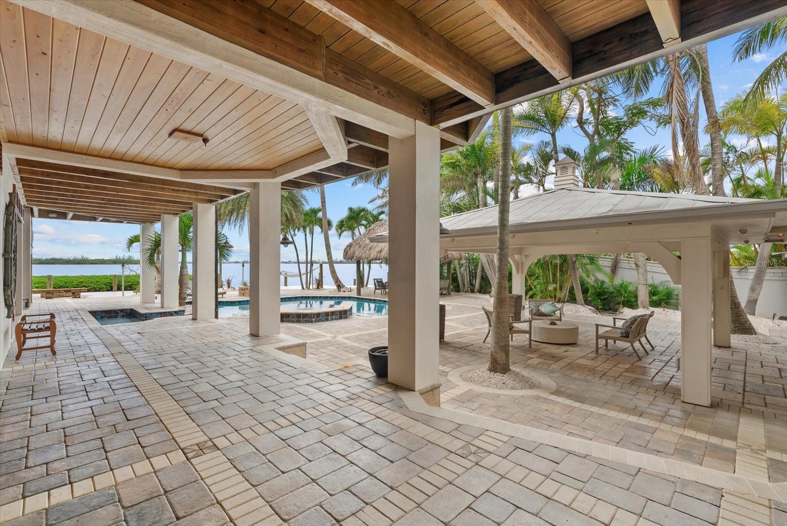 BAY BEACH - Residential
