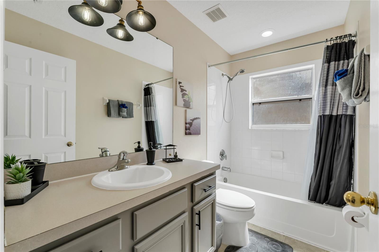 EMERALD ISLAND RESORT PH 5B - Residential Lease