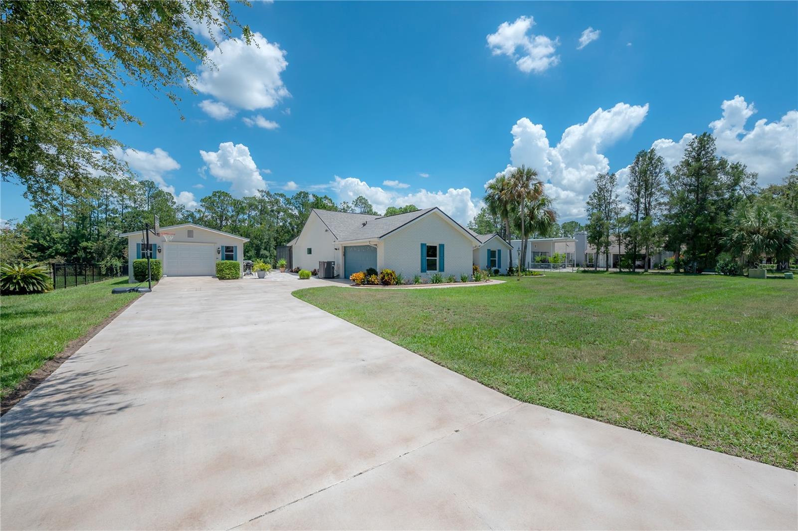 6142 CAROLINE DRIVE