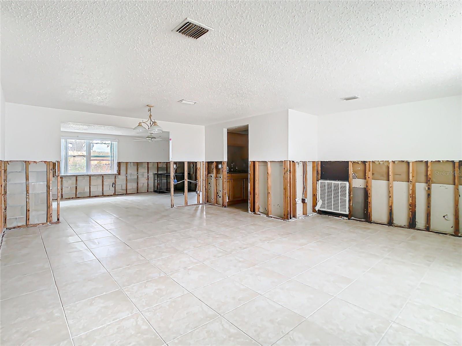 6221 SEABREEZE DRIVE