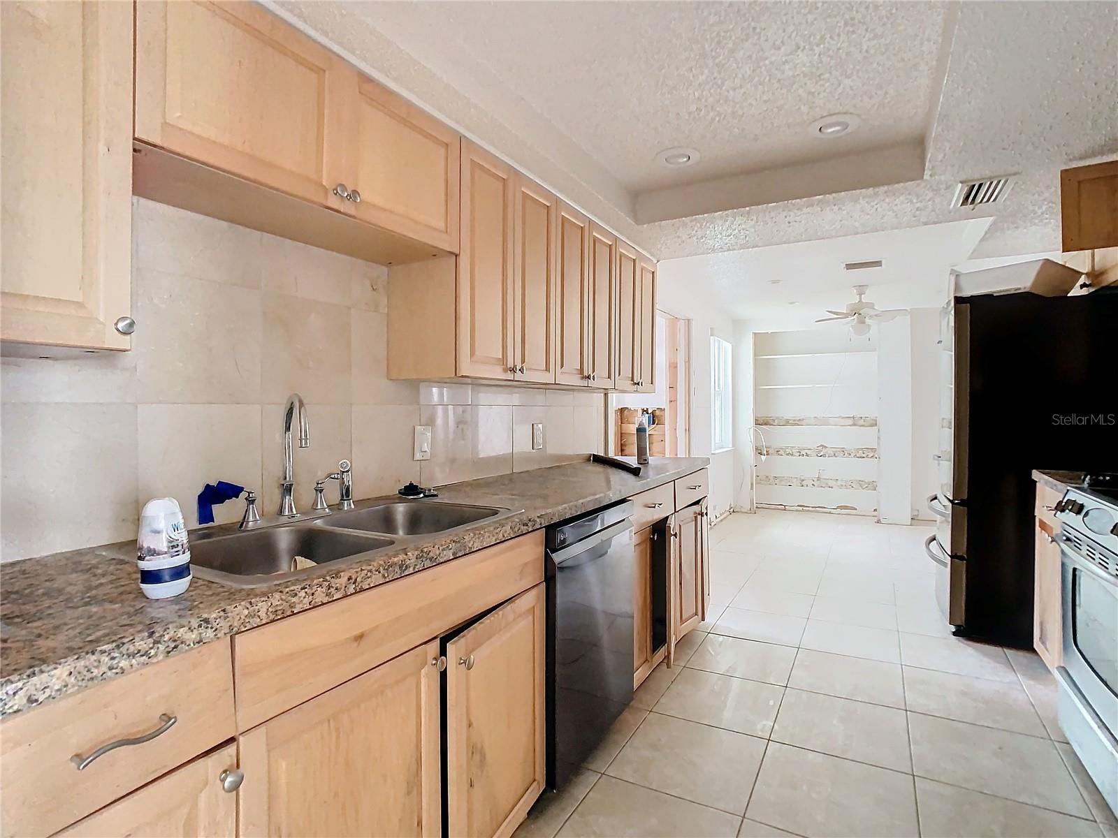 6221 SEABREEZE DRIVE