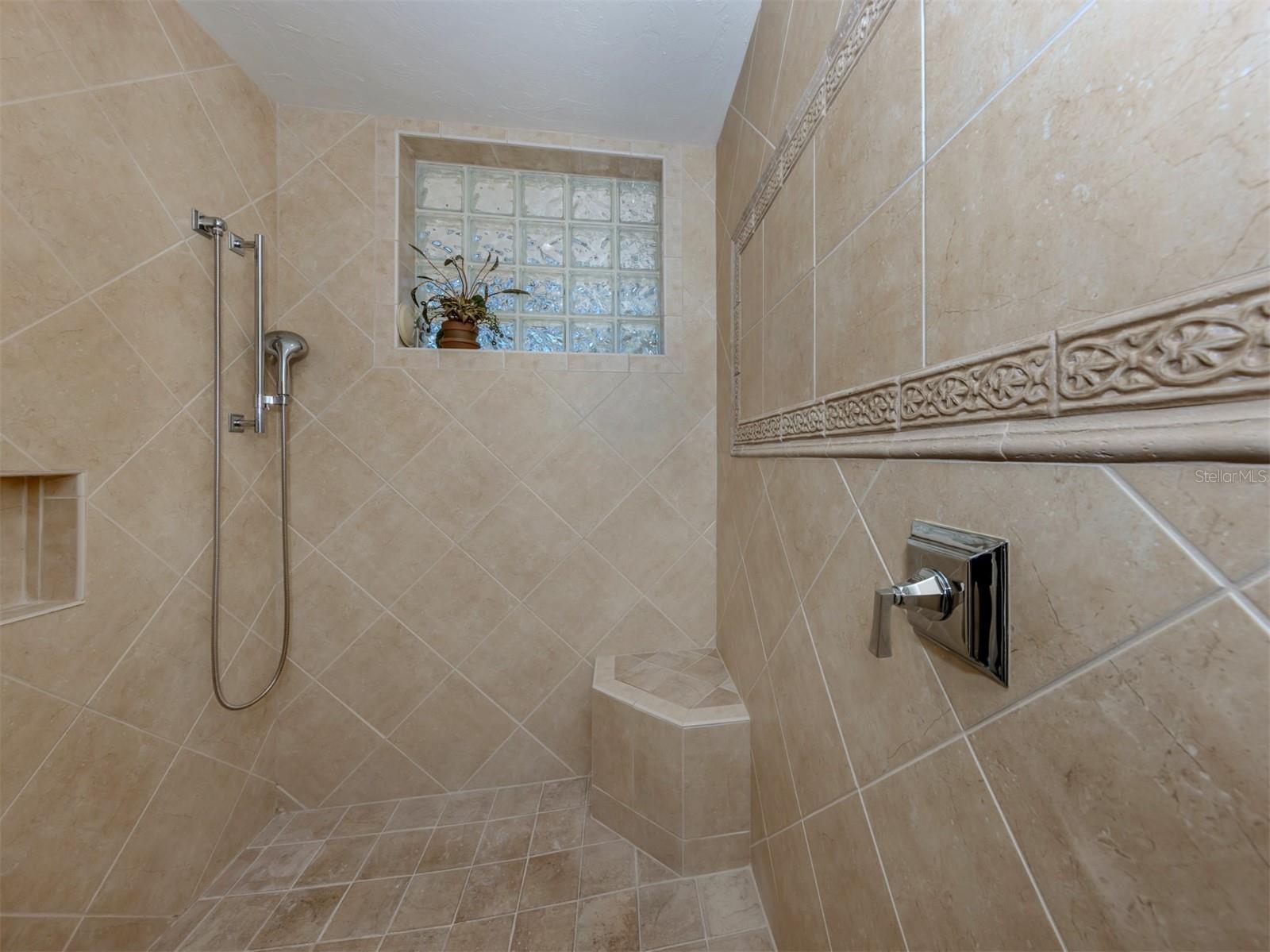 VENICE GOLF & COUNTRY CLUB - Residential