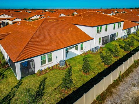 A home in WIMAUMA