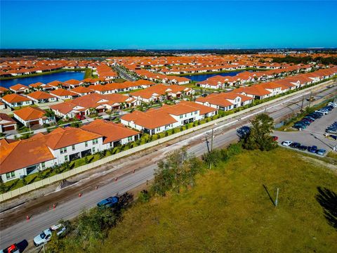 A home in WIMAUMA