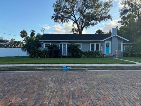 A home in PLANT CITY