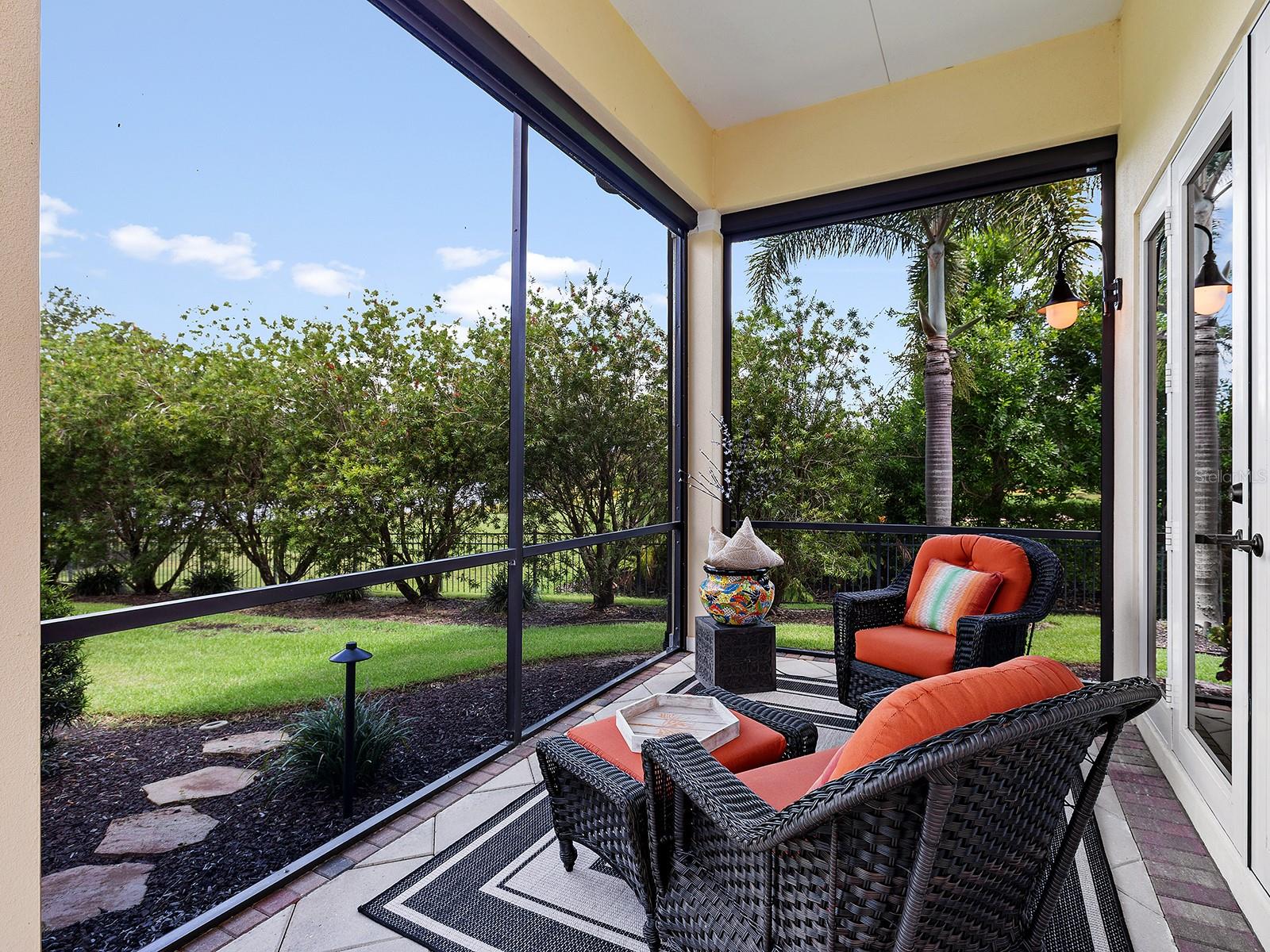 LAKE CLUB - Residential