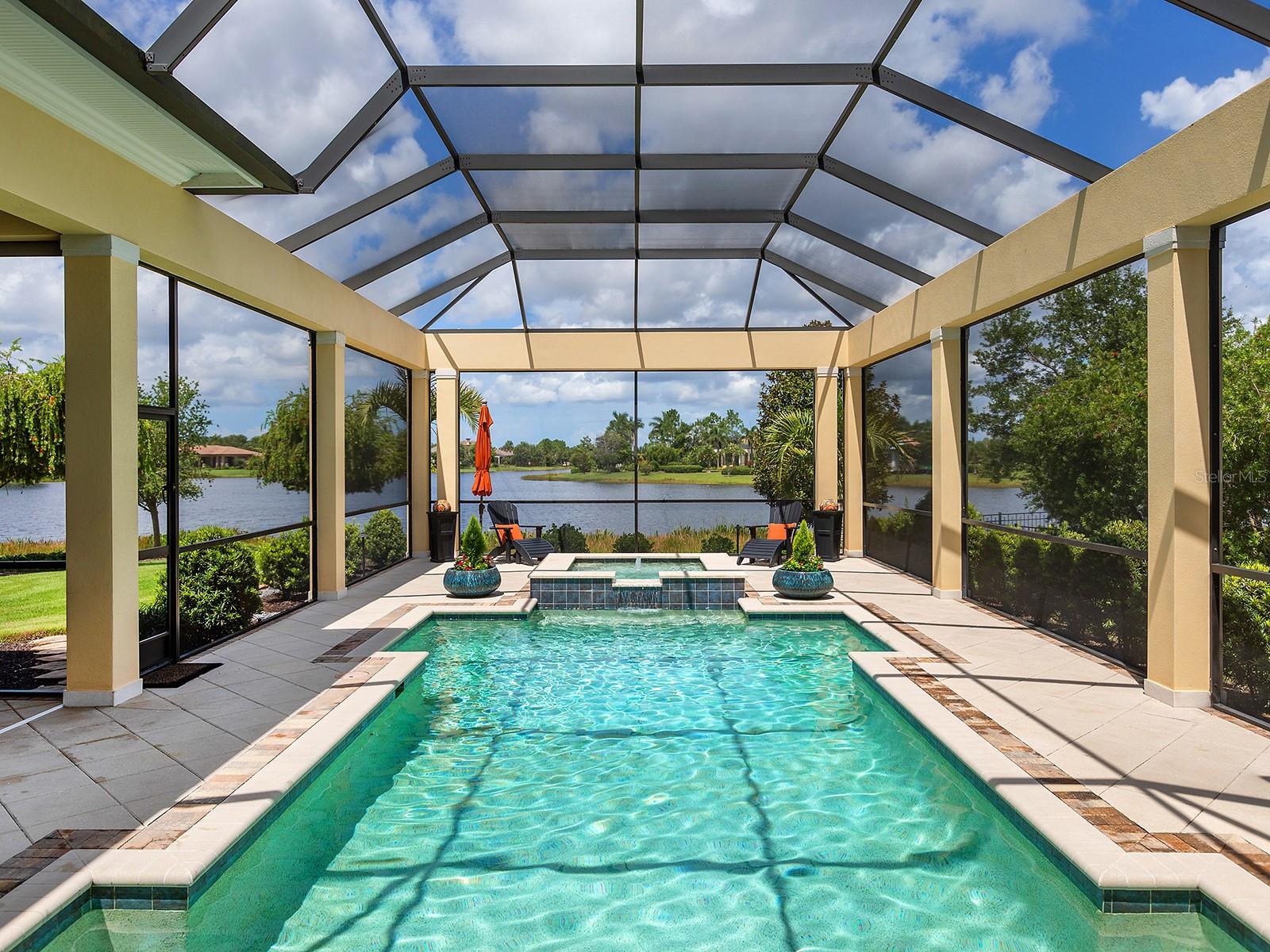 LAKE CLUB - Residential