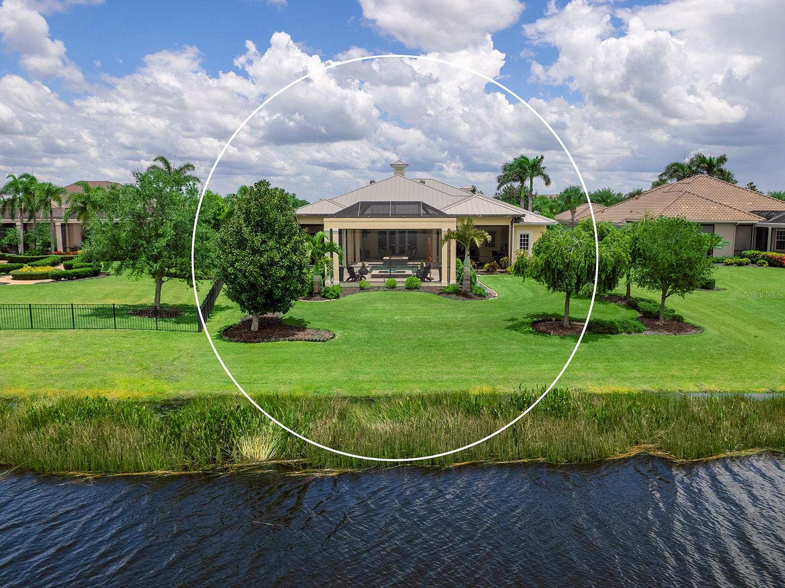 LAKE CLUB - Residential