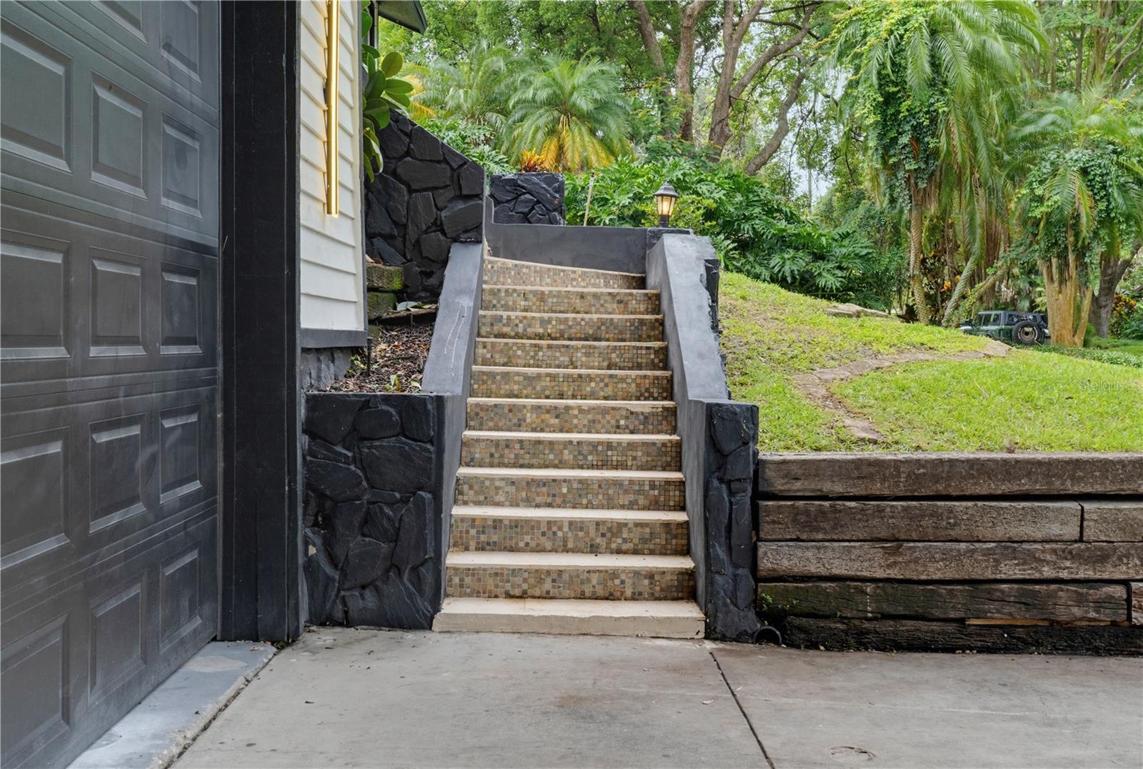 17 PINEWOOD CIRCLE