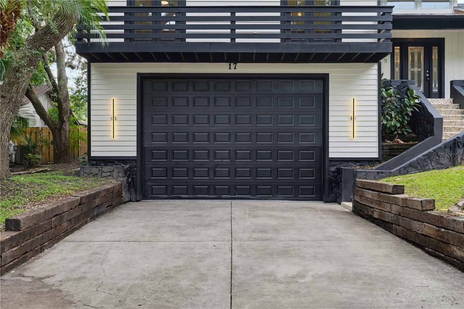 17 PINEWOOD CIRCLE