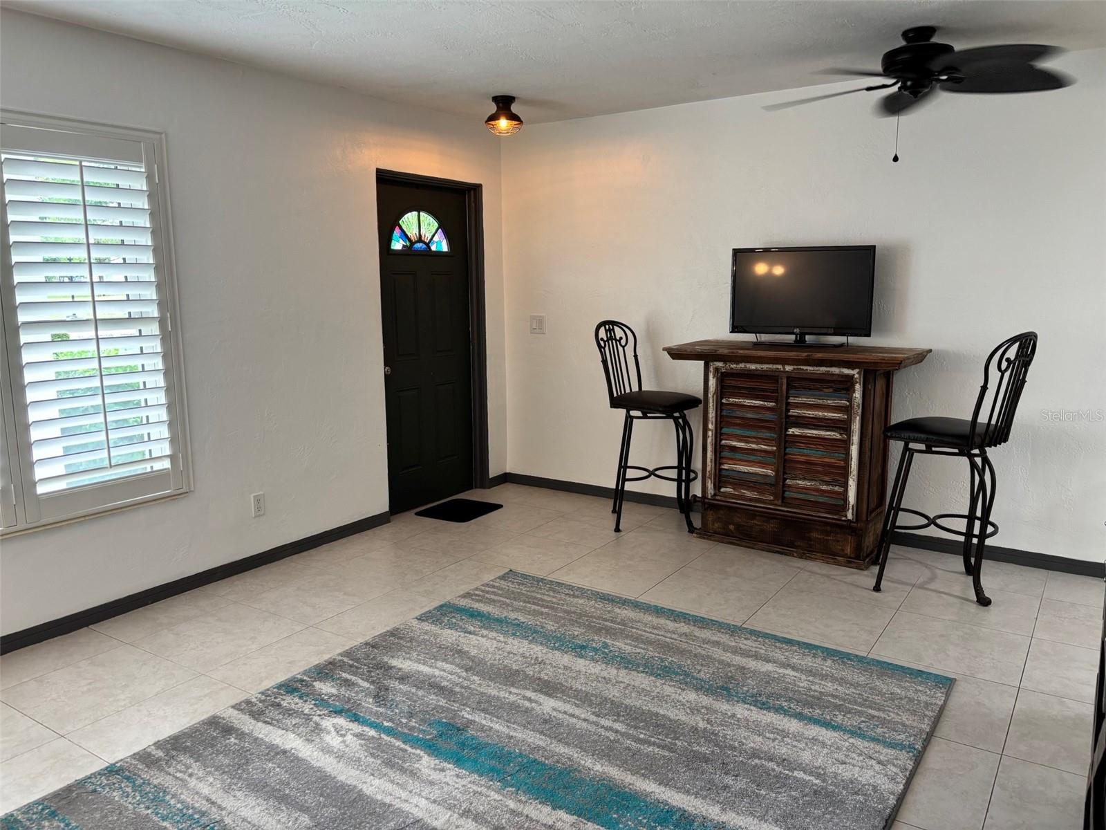 ON TOP OF THE WORLD - Residential Lease