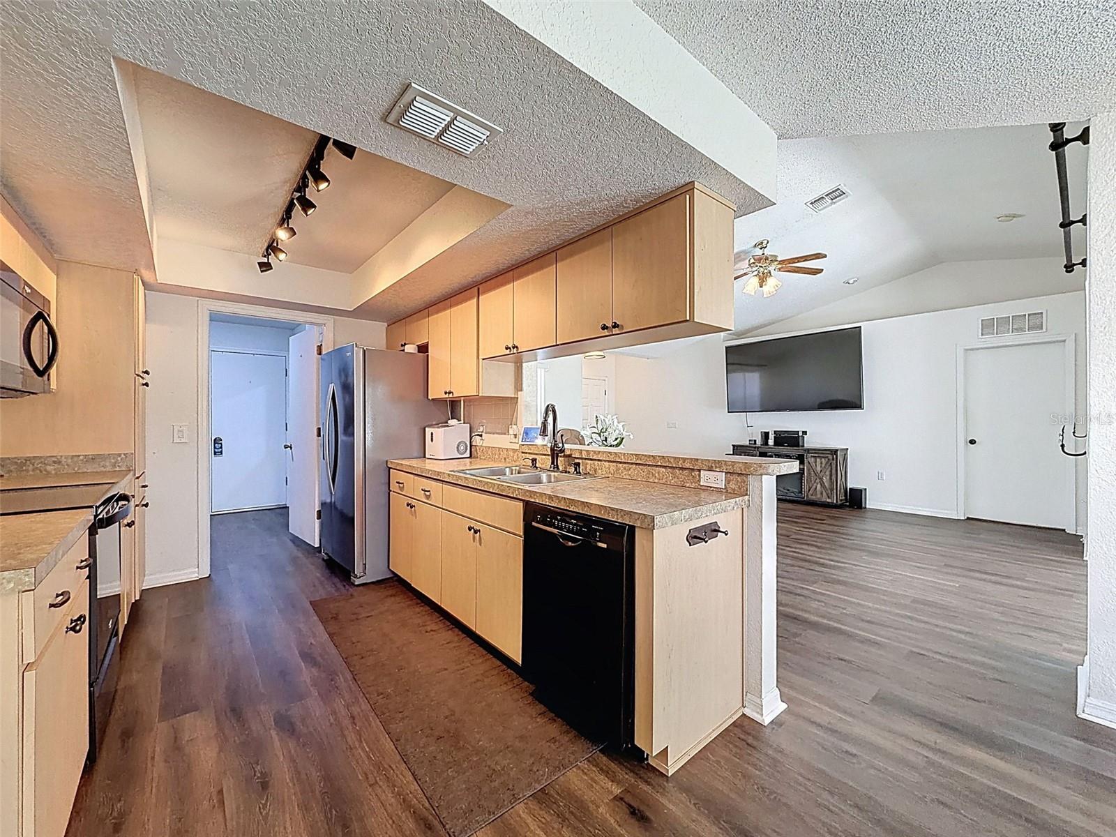 ROYAL HIGHLANDS - Residential