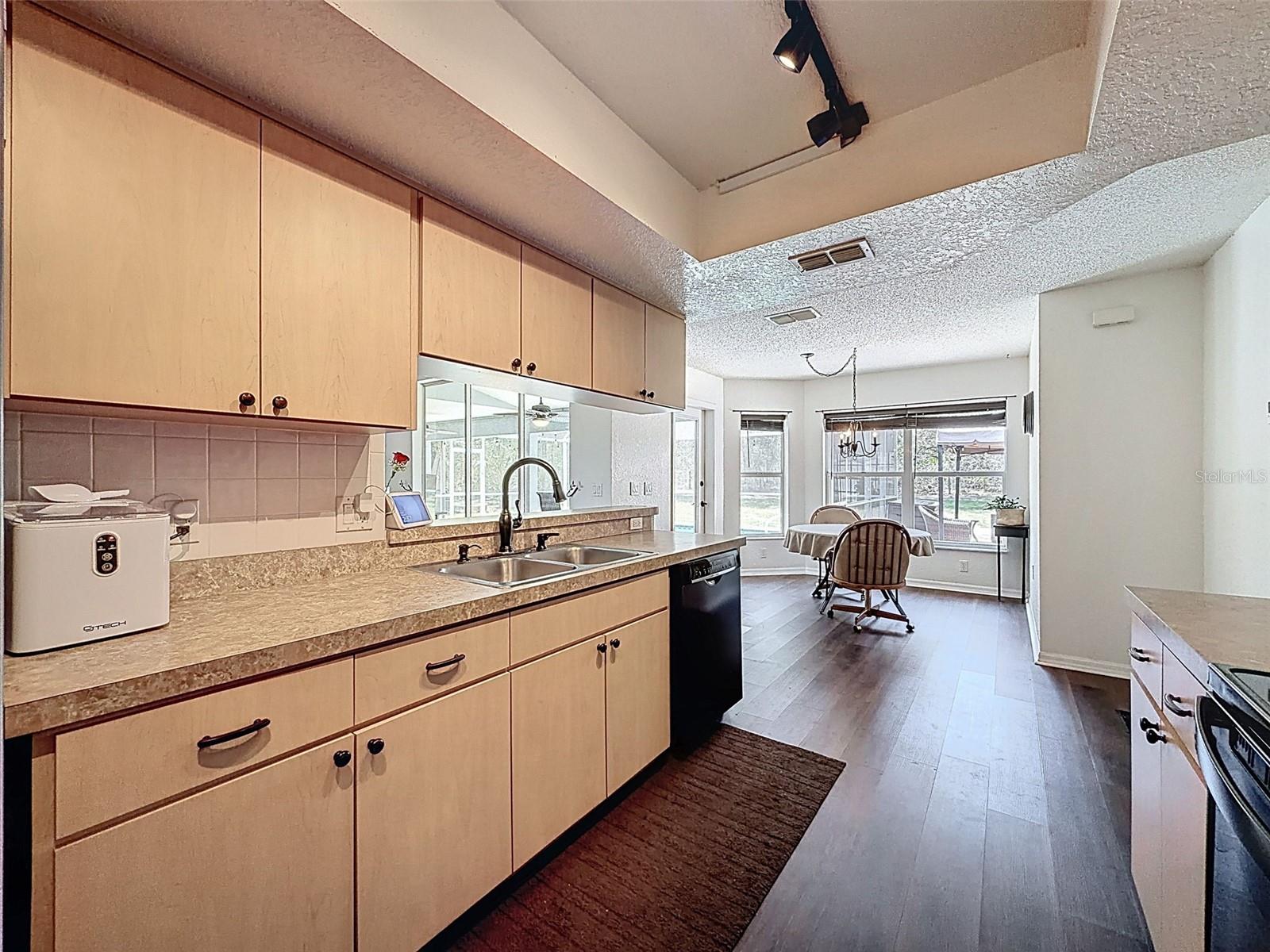 ROYAL HIGHLANDS - Residential