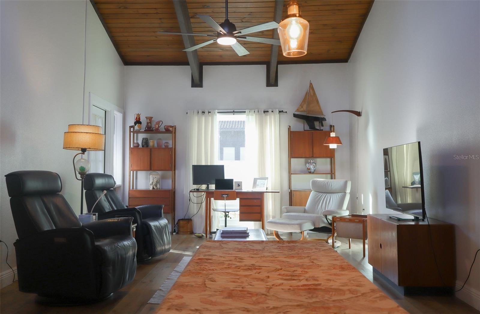 CASA LOMA CONDO - Residential