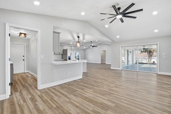 SPRING HILL - Residential