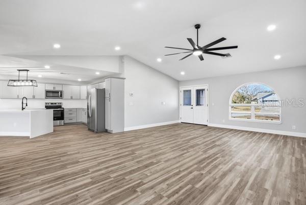 SPRING HILL - Residential