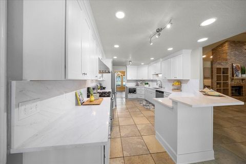 Tiny photo for 2420 SE 15th Street, Ocala, FL 34471 (MLS # OM719504)