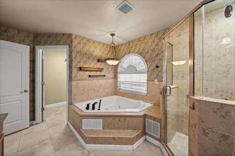 Tiny photo for 2420 SE 15th Street, Ocala, FL 34471 (MLS # OM719504)