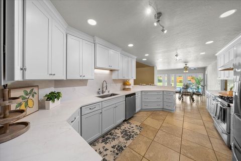 Tiny photo for 2420 SE 15th Street, Ocala, FL 34471 (MLS # OM719504)