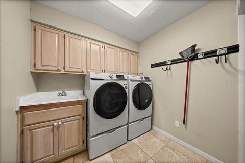 Tiny photo for 2420 SE 15th Street, Ocala, FL 34471 (MLS # OM719504)