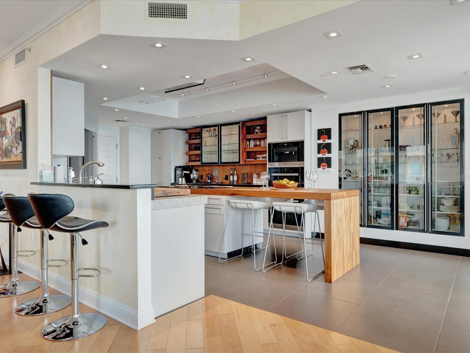 VINOY PLACE CONDO - Residential Lease