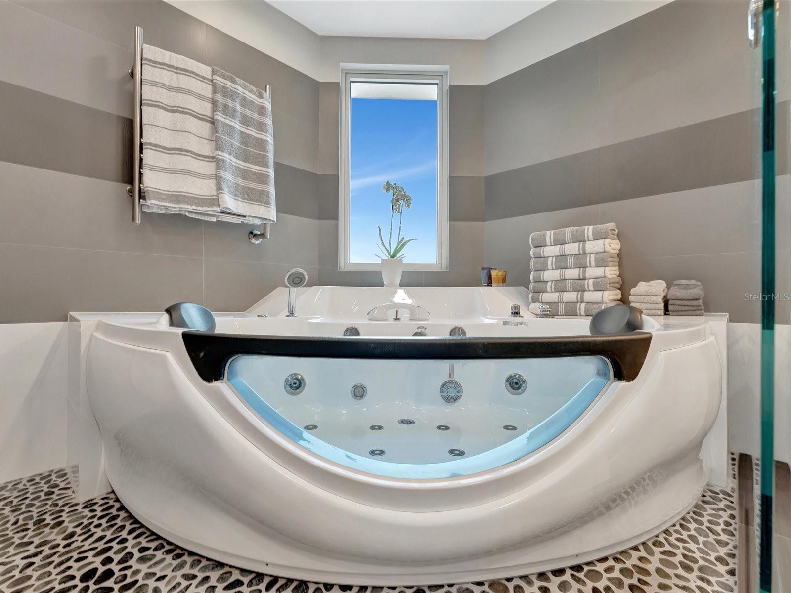 VINOY PLACE CONDO - Residential Lease