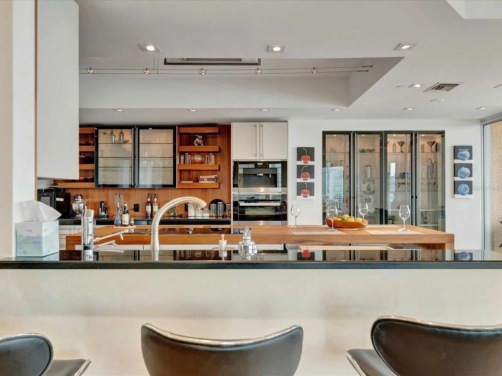 VINOY PLACE CONDO - Residential Lease