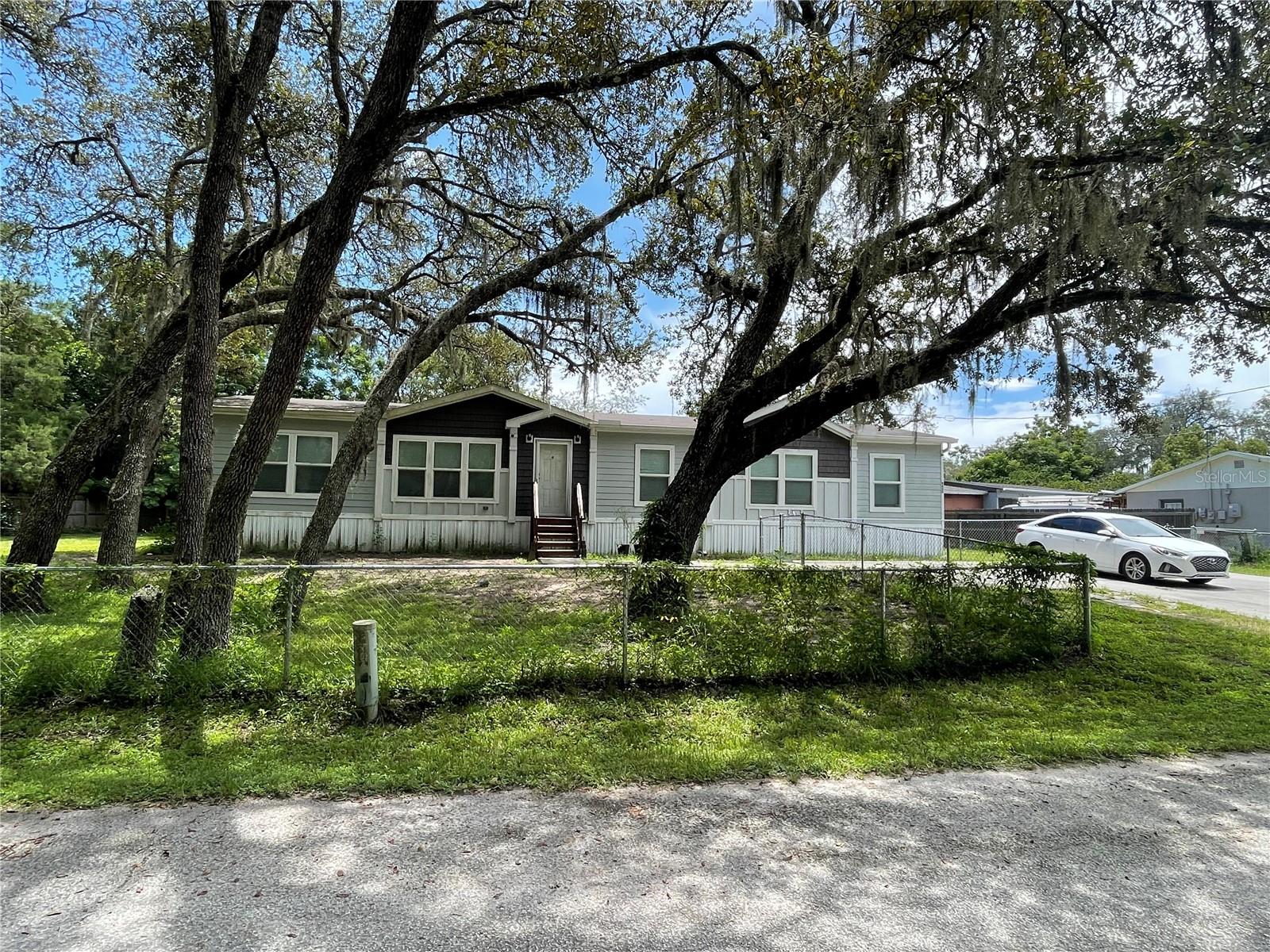 MOON LAKE ESTATES - Land