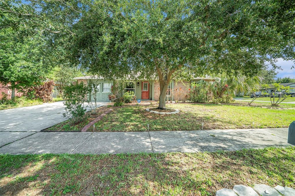 Photo of 1813 Nova Drive, Valrico, FL 33596 (MLS # TB8387243)