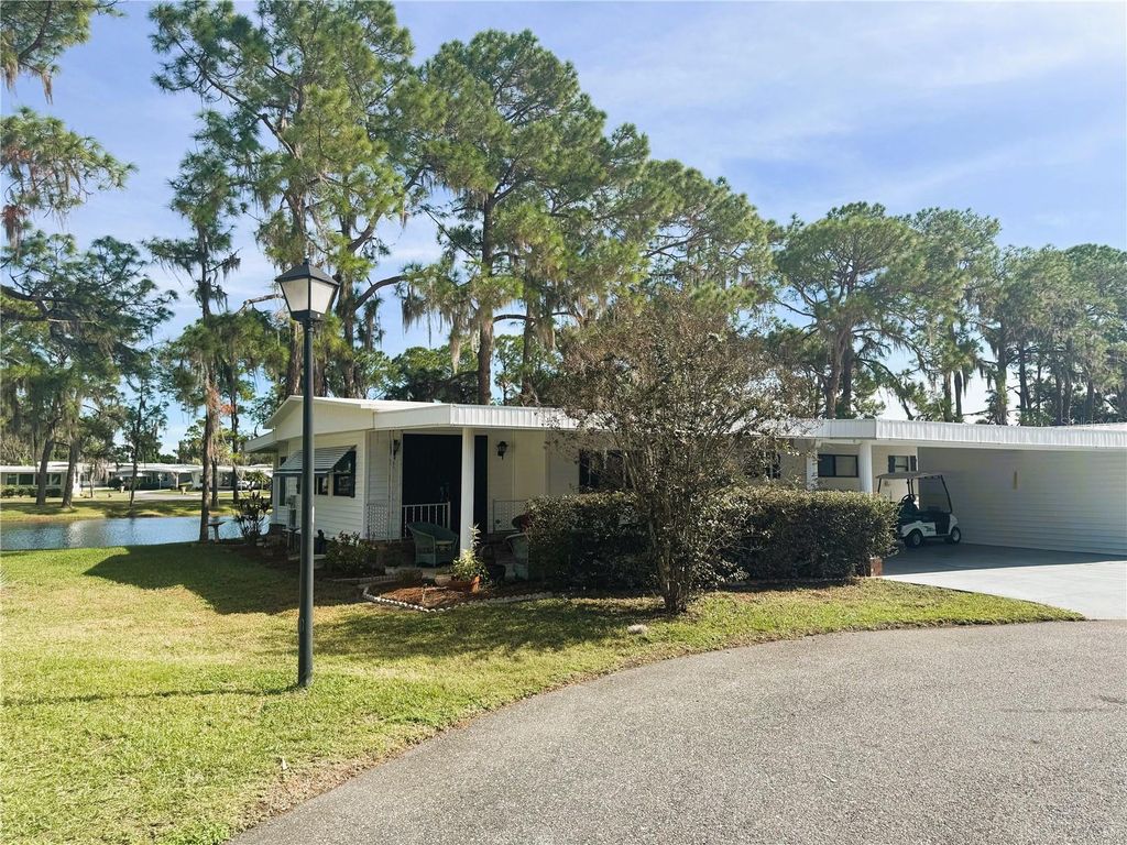Photo of 107 Valencia Cove, Leesburg, FL 34748 (MLS # R4909961)
