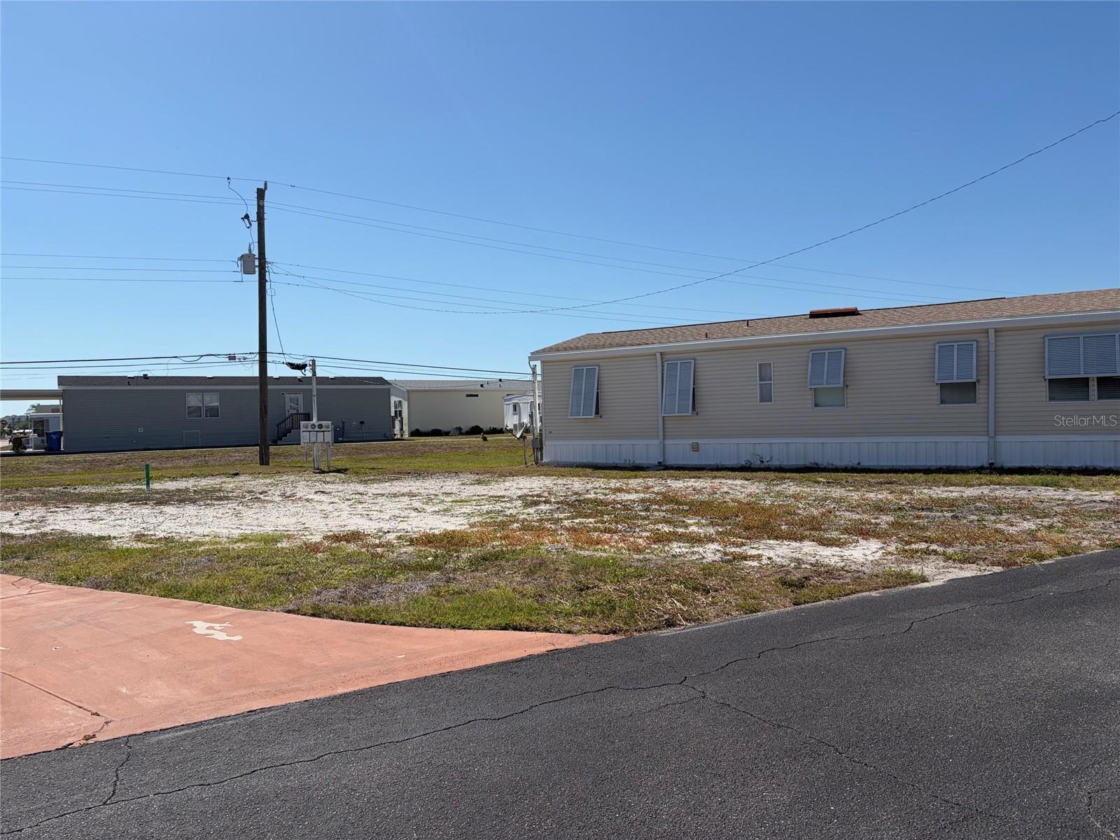 218 OUTER DRIVE W