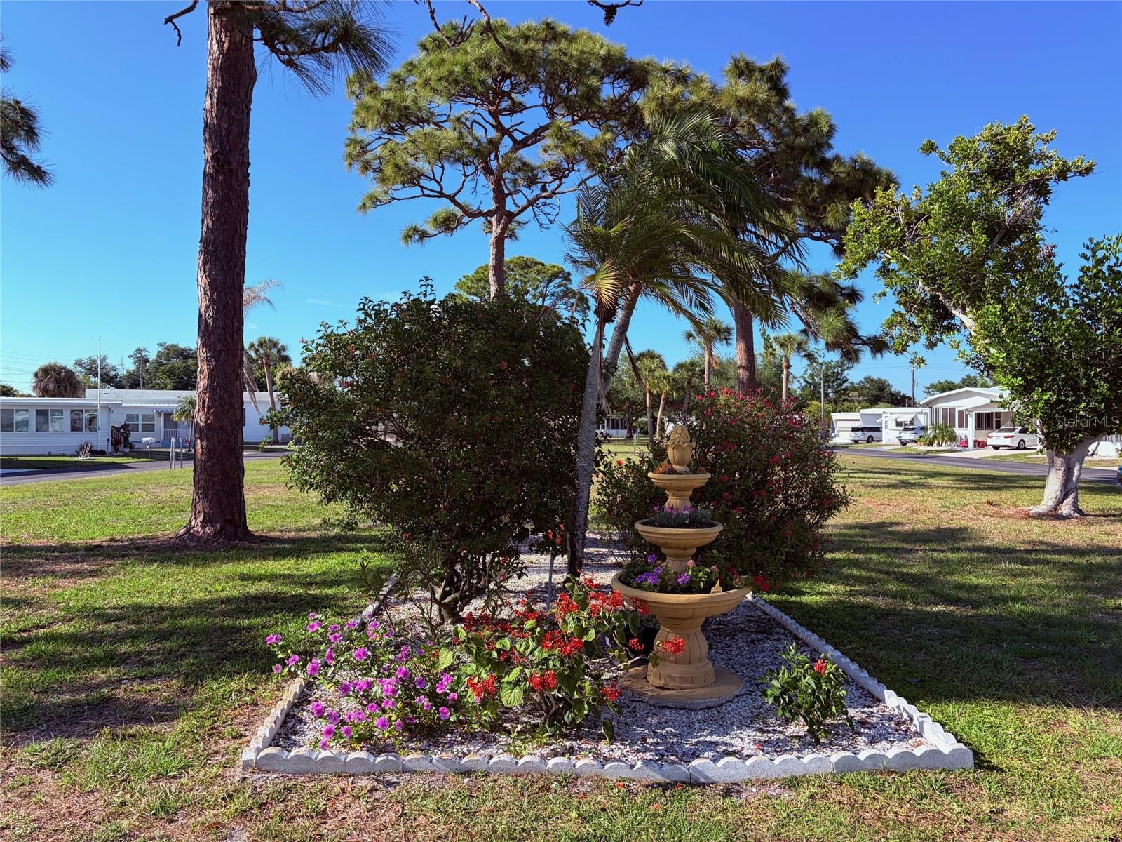 COLONIAL MANOR - Land