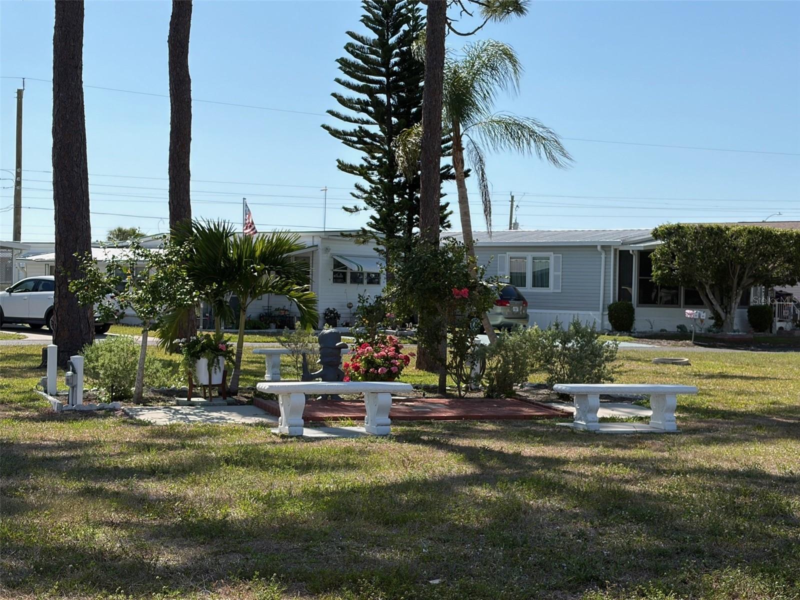 COLONIAL MANOR - Land