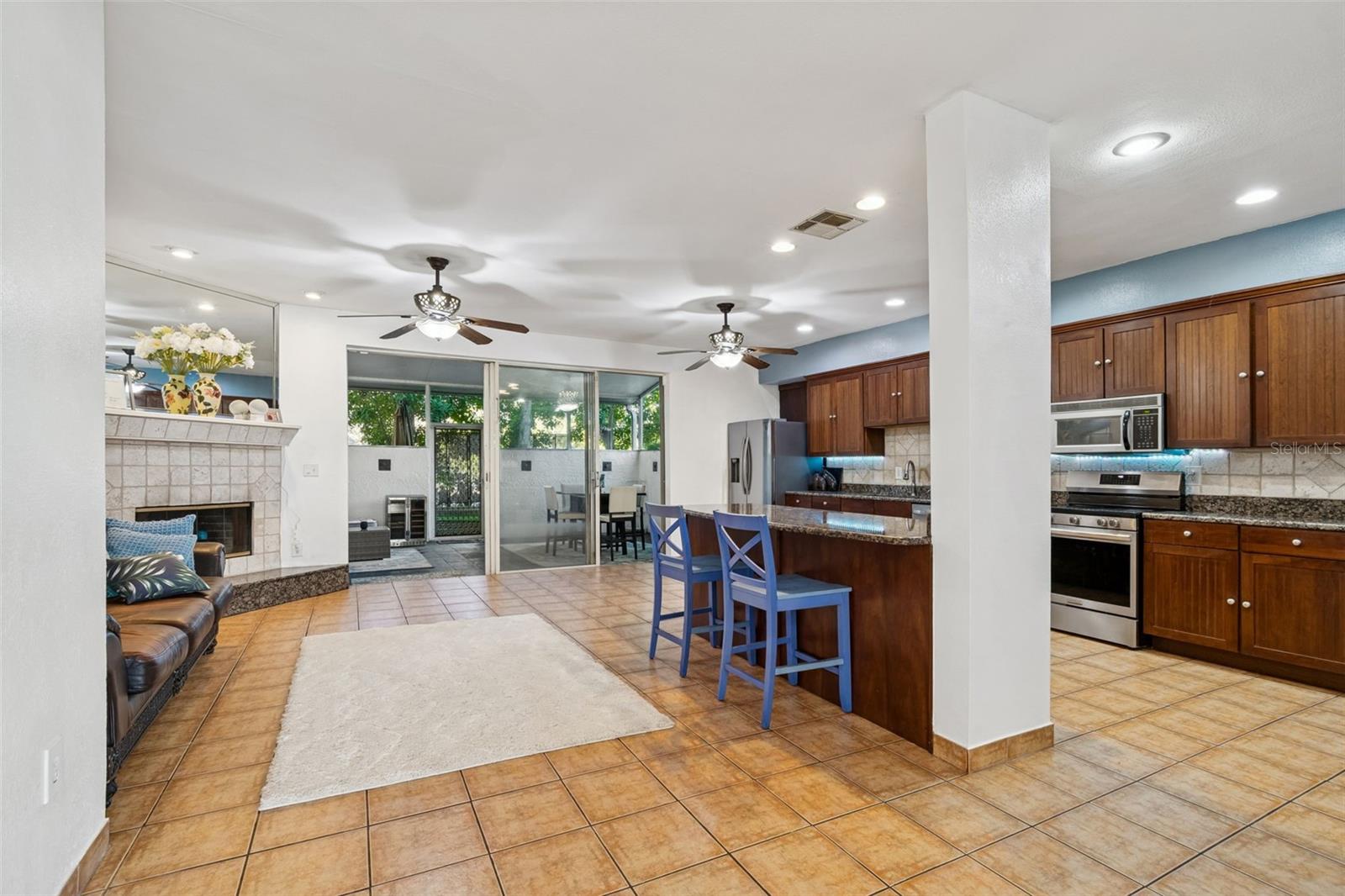 WESTCHESTER LAKE TWNHMS - Residential