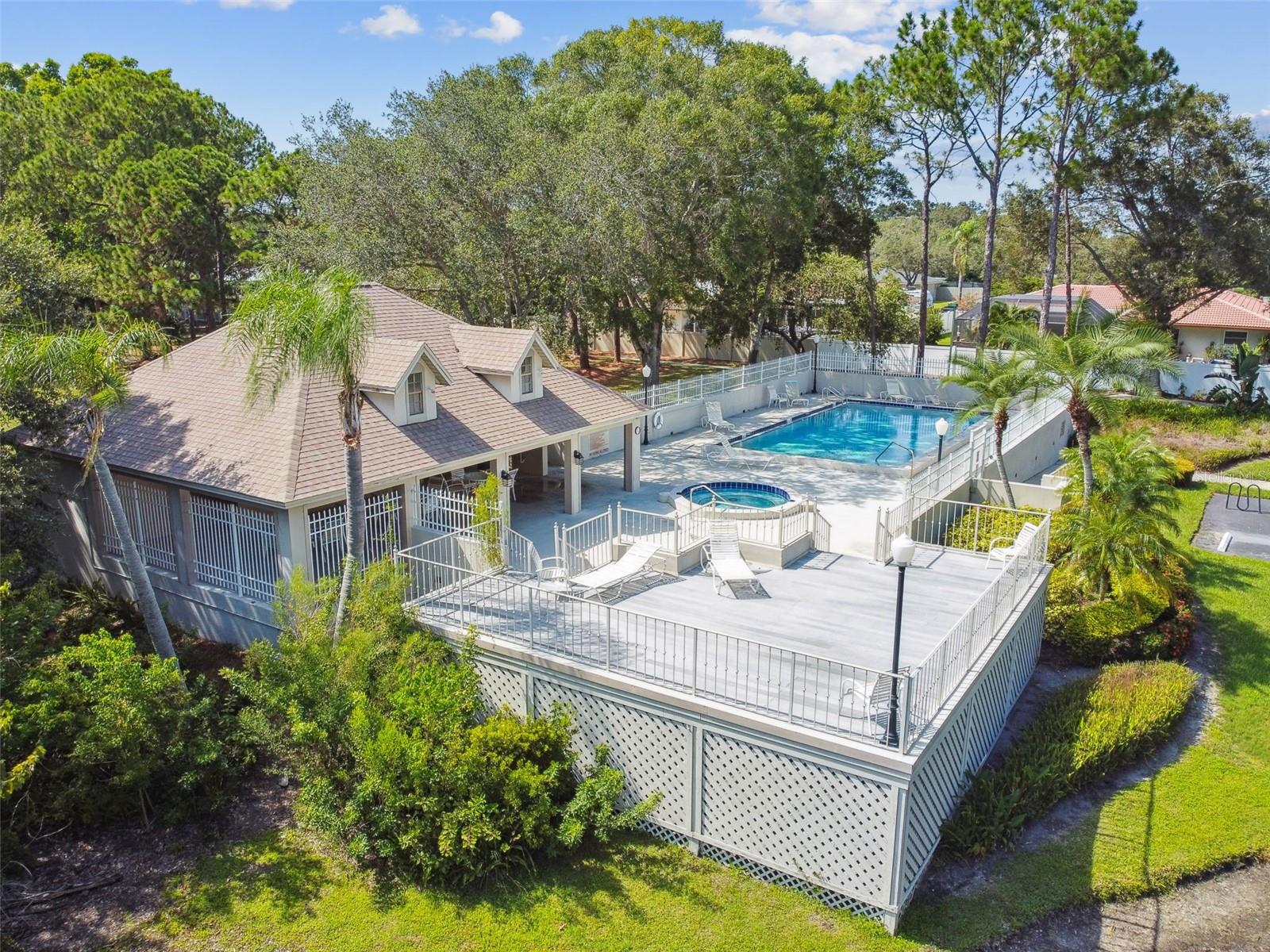 WESTCHESTER LAKE TWNHMS - Residential