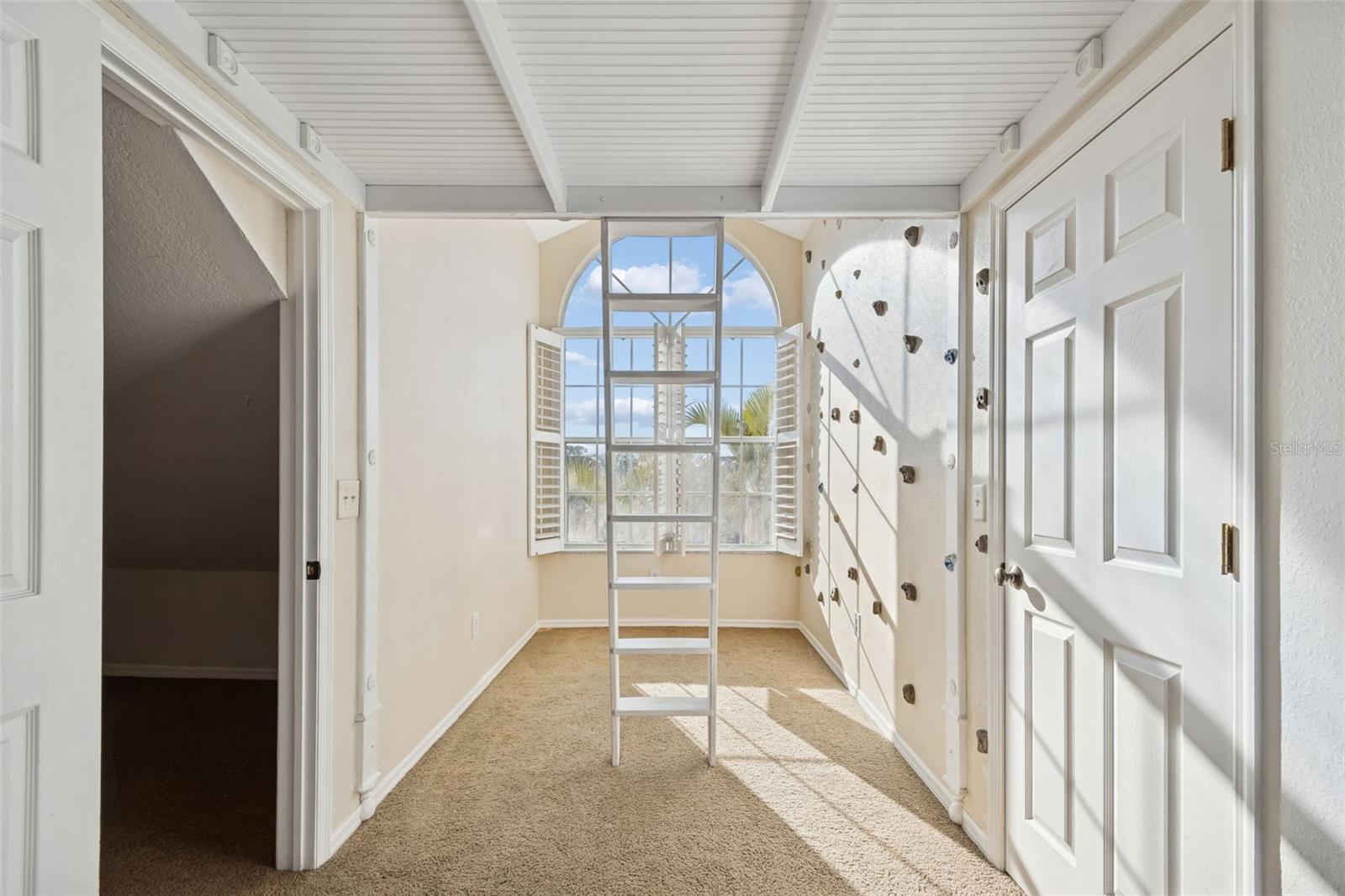 WESTCHESTER LAKE TWNHMS - Residential