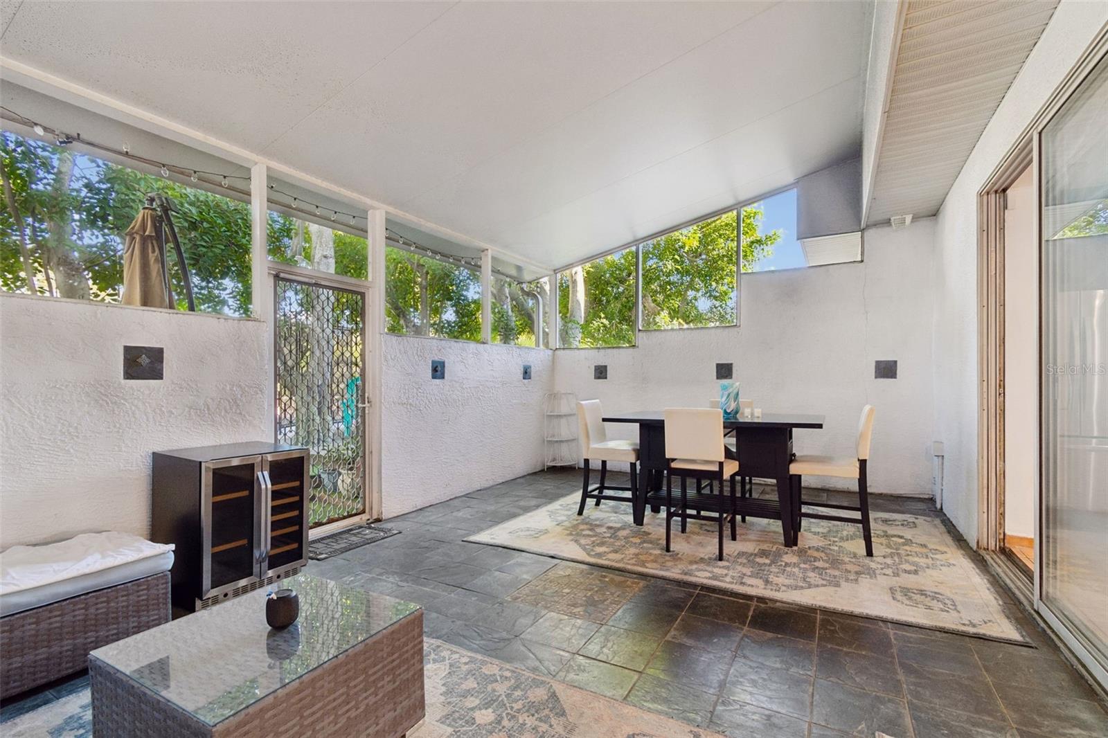 WESTCHESTER LAKE TWNHMS - Residential