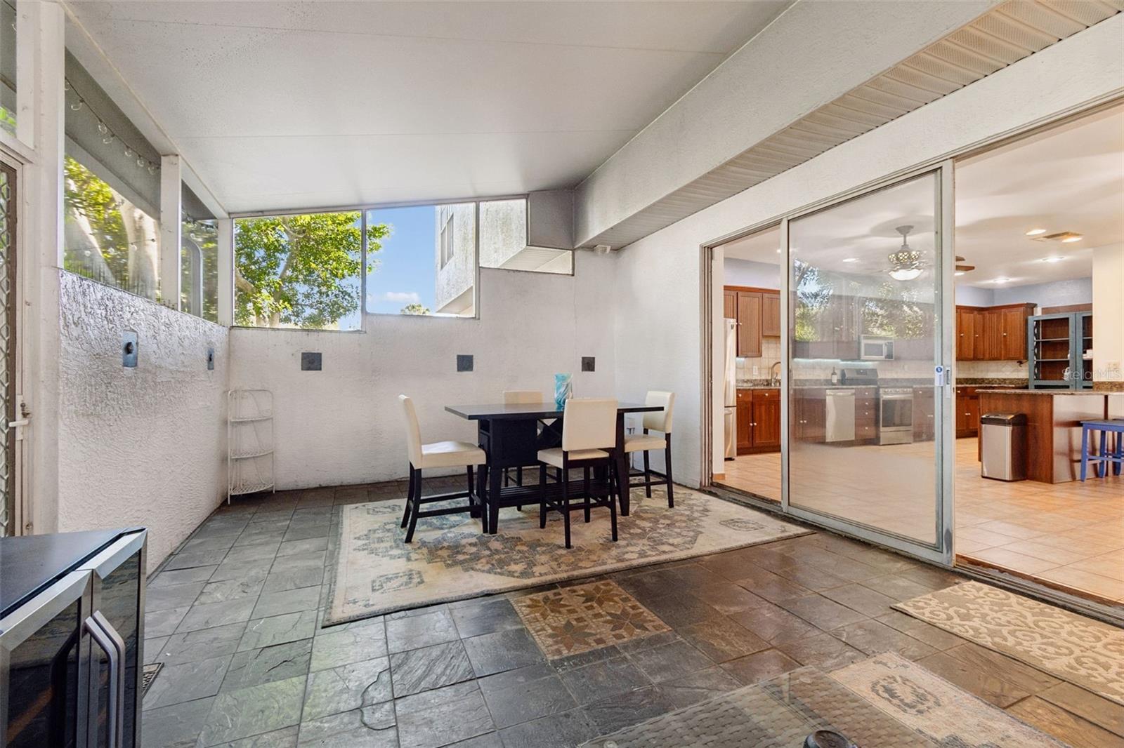 WESTCHESTER LAKE TWNHMS - Residential