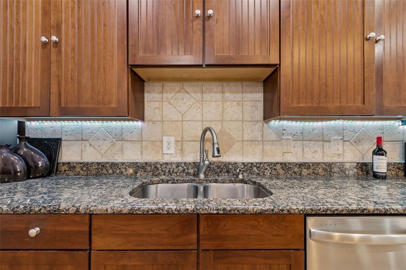 WESTCHESTER LAKE TWNHMS - Residential