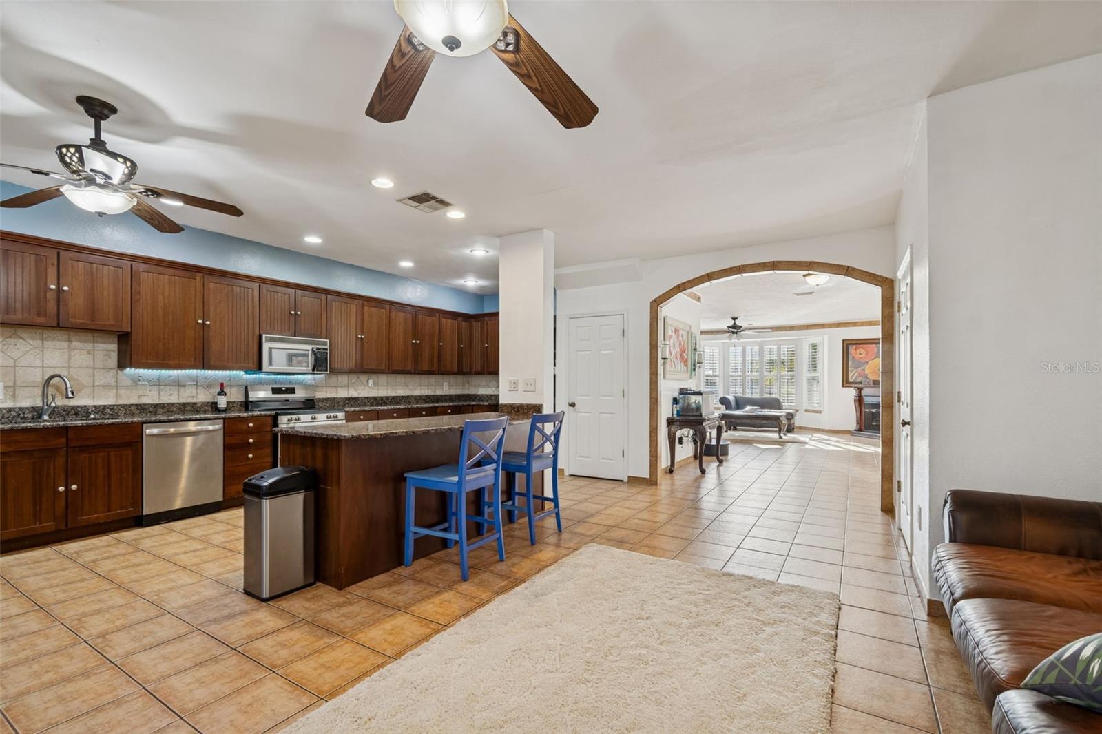 WESTCHESTER LAKE TWNHMS - Residential