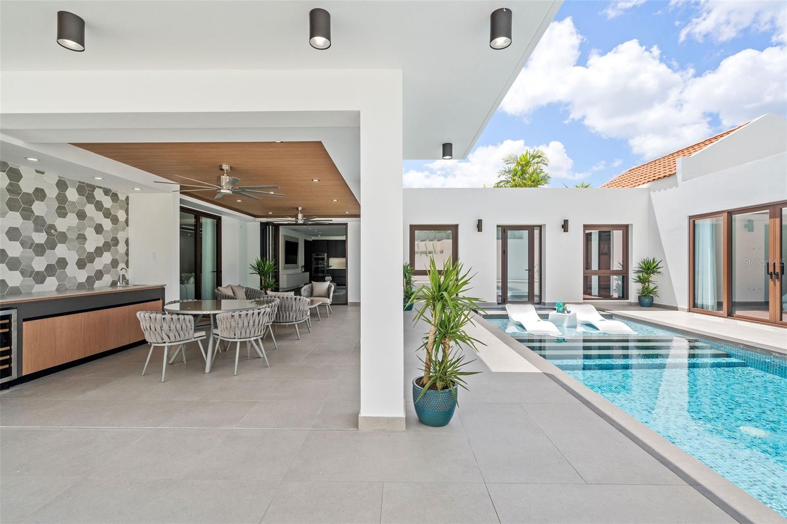 DORADO BEACH EAST - Residential