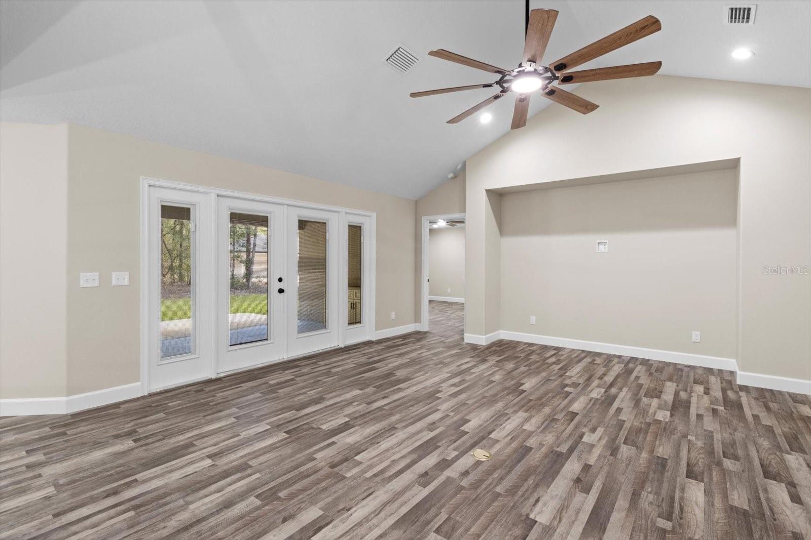 353 E ENFIELD LANE