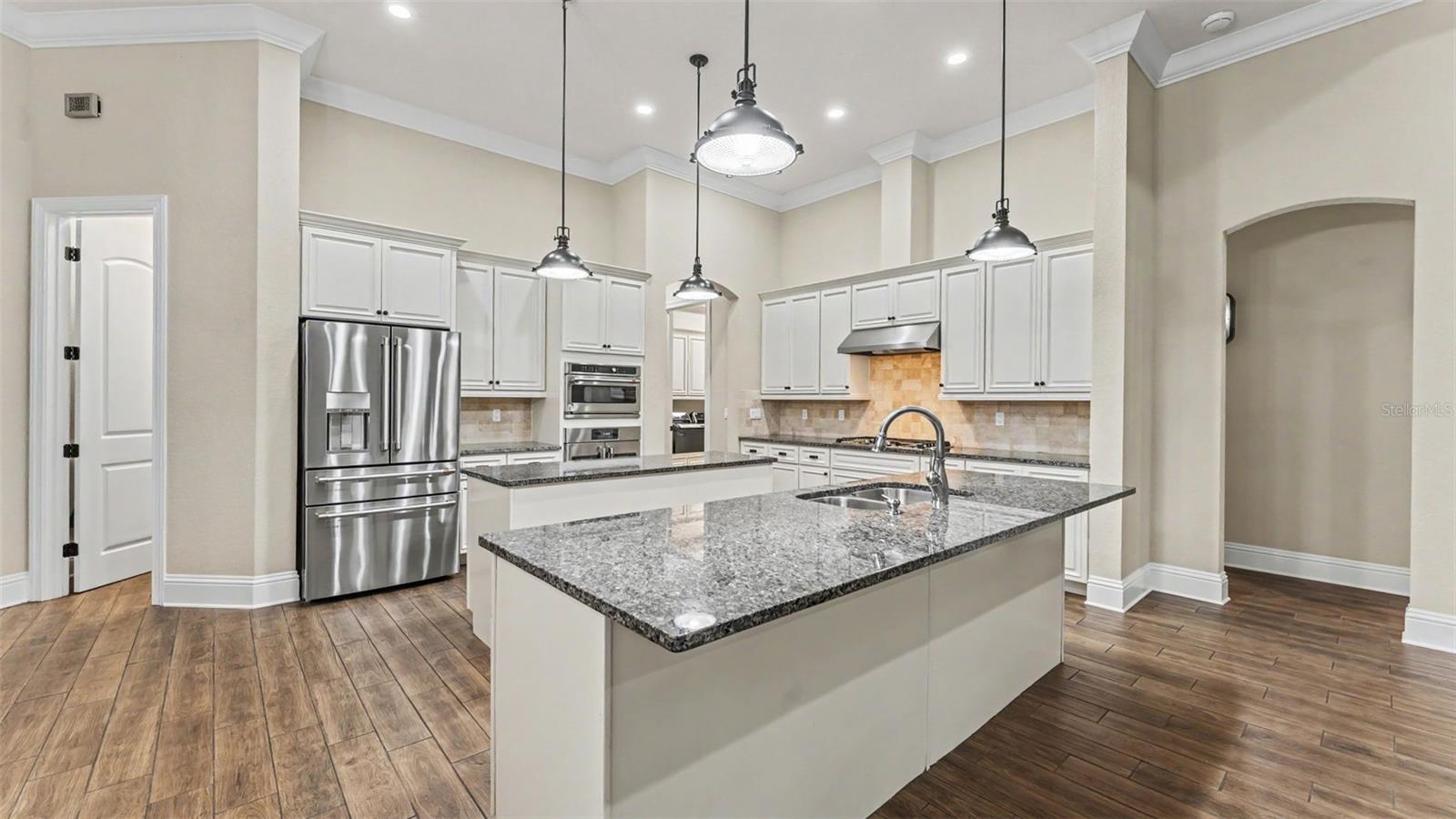 6589 EAGLE VIEW LOOP