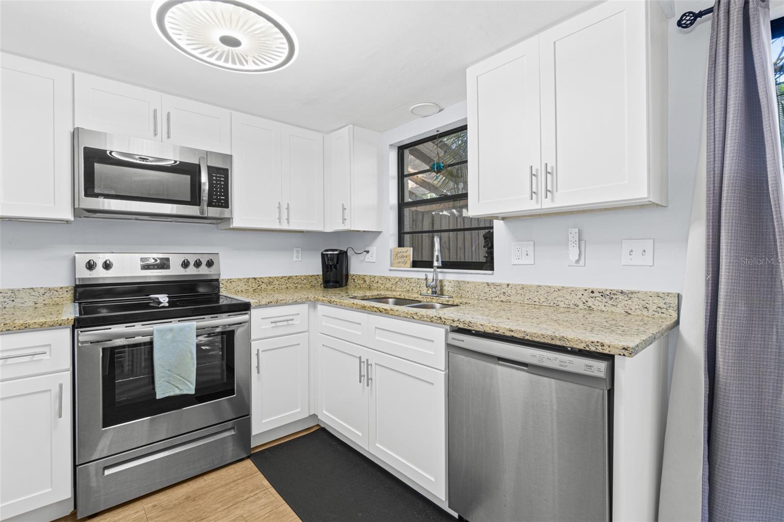 HARBOR HEIGHTS TWNHS - Residential